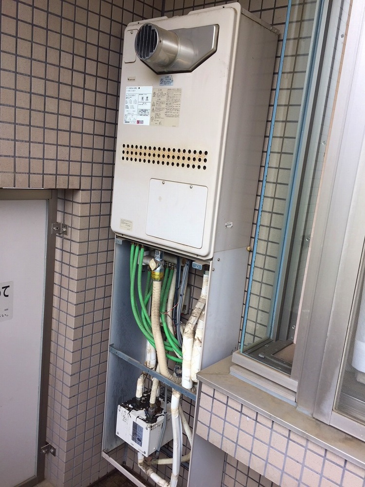 東京都練馬区 S様 ノーリツエコジョーズ給湯器 GTH-C2450AW3H-T-1 BL 24号スタンダード（フルオート）給湯暖房給湯器 交換工事 交換前
