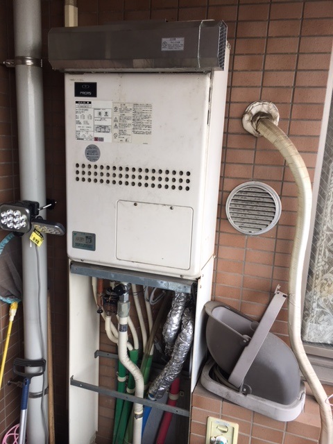 大阪府大阪市東成区T様 ノーリツ エコジョーズ GTH-C2450AW3H-1 BL 24号スタンダード（フルオート）給湯暖房給湯器（エコジョーズ） 交換工事 交換前
