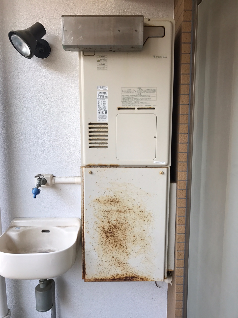 神奈川県藤沢市 T様 リンナイエコジョーズ RUFH-E2405AW2-3(A) 24号フルオート給湯暖房給湯器 交換前