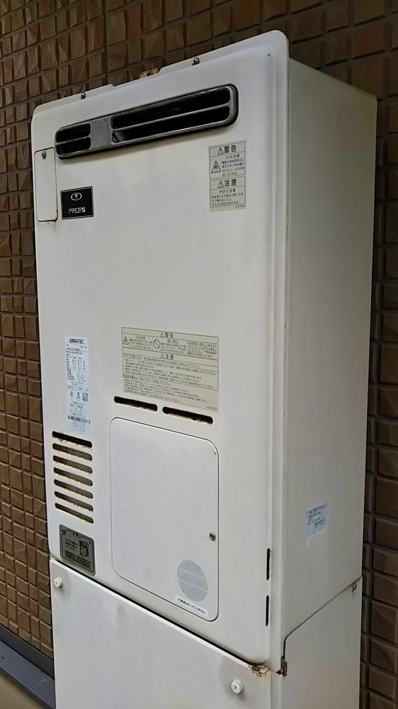 兵庫県神戸市西区 K様 ノーリツエコジョーズ給湯器 GTH-C2450AW3H-1 BL 24号スタンダード（フルオート）給湯暖房給湯器 交換工事 交換前