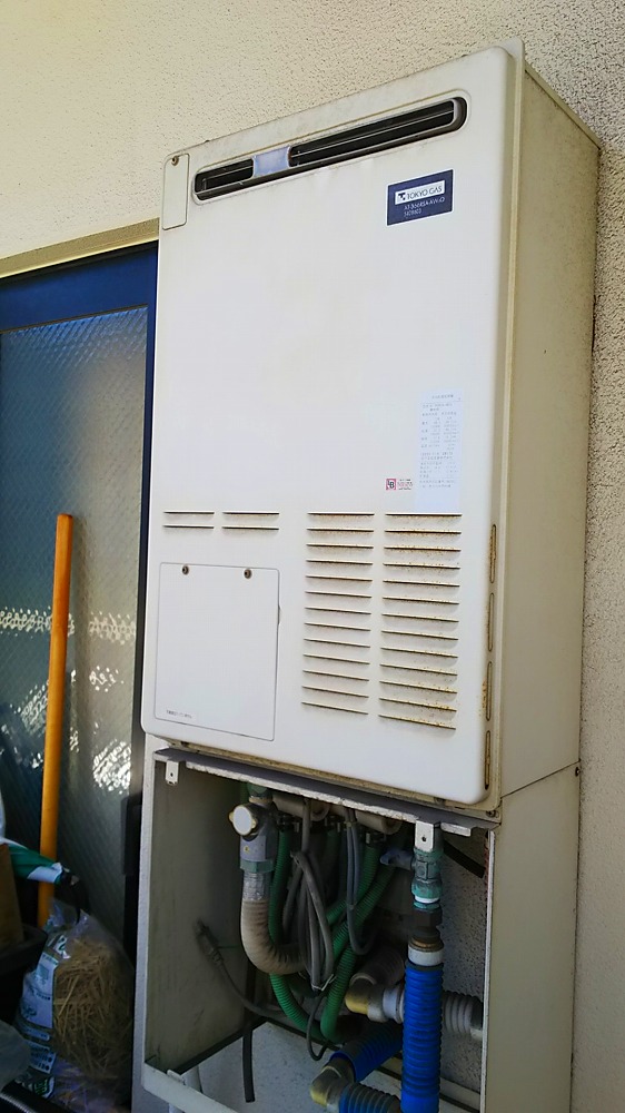 東京都港区 H様 ノーリツエコジョーズ給湯器 GTH-C2450AW3H-1 BL 24号スタンダード（フルオート）給湯暖房給湯器 交換工事 交換前