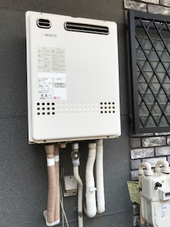 神奈川県横浜市磯子区 K様 ノーリツ給湯器 GT-2460SAWX BL ノーリツ 24号オート追焚付給湯器 交換前