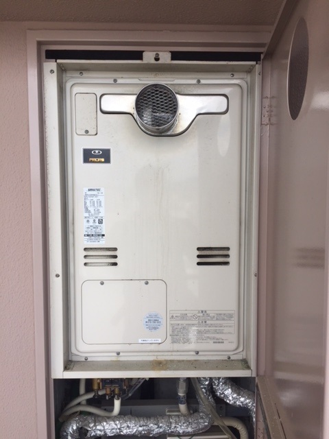兵庫県伊丹市 M様 リンナイ給湯器 RUFH-A2400AT2-3 24号フルオート給湯暖房給湯器 交換工事 交換前
