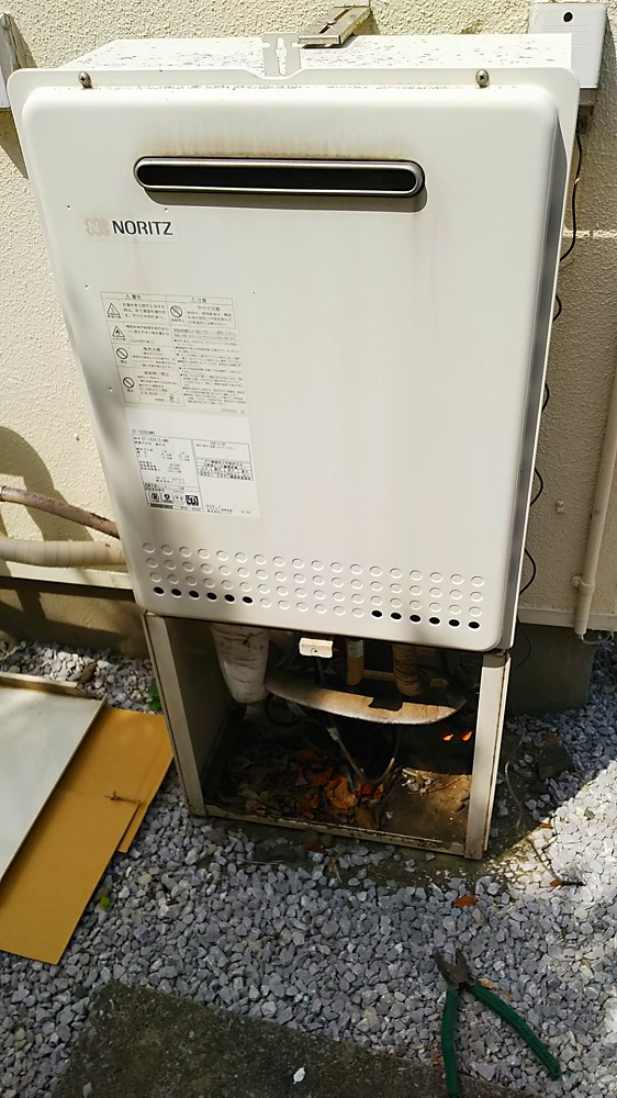 東京都大田区 D様 ノーリツ給湯器 GT-1660SAWX BL 16号オート追焚付給湯器 交換工事 交換前