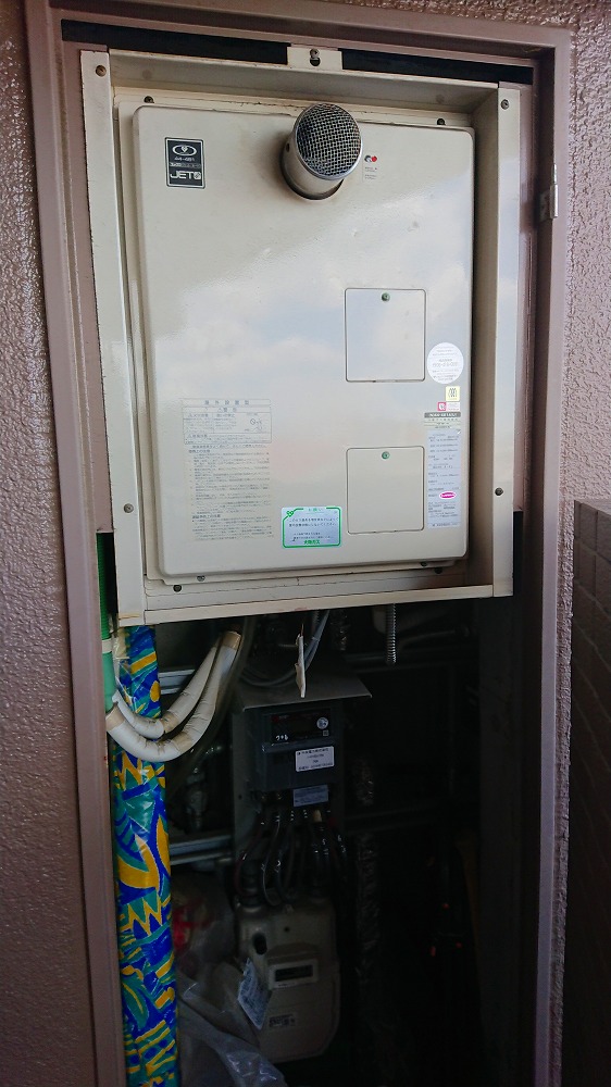 兵庫県尼崎市 A様 リンナイ給湯器 RUJ-V1611T(A) 16号高温水供給式給湯器 交換工事 交換前