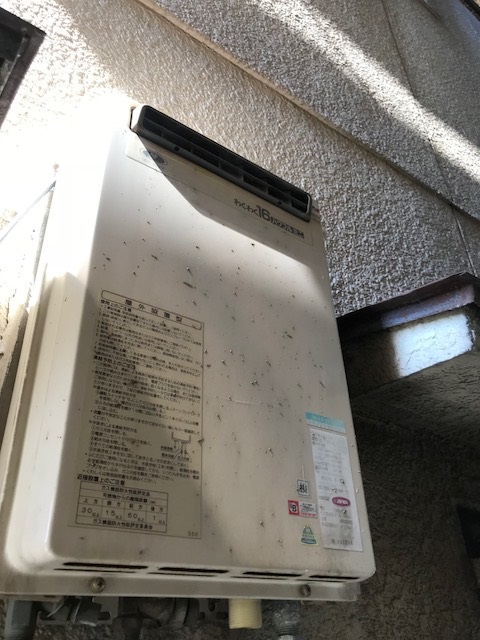 大阪府東大阪市 M様 リンナイ給湯器 RUX-A1616W-E 16号オートストップ給湯専用給湯器 交換工事 交換前