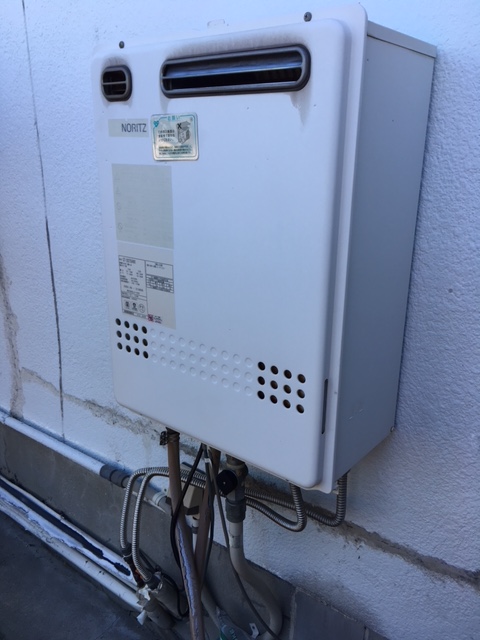 大阪府堺市中区 M様 ノーリツ給湯器 GT-2060SAWX BL 20号オート追焚付給湯器 交換工事 交換前