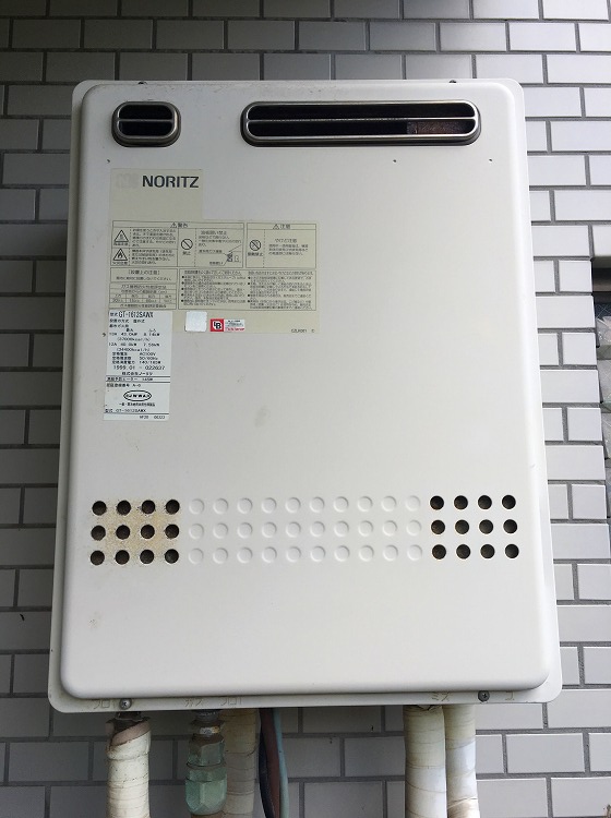 東京都世田谷区 K様 ノーリツ給湯器 GT-1660SAWX BL 16号オート追焚付給湯器 交換工事 交換前