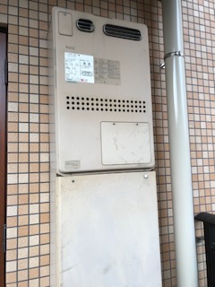 東京都武蔵野市 W様 リンナイエコジョーズ RUFH-E2405AW2-3(A) 24号フルオート給湯暖房給湯器 交換工事 交換前