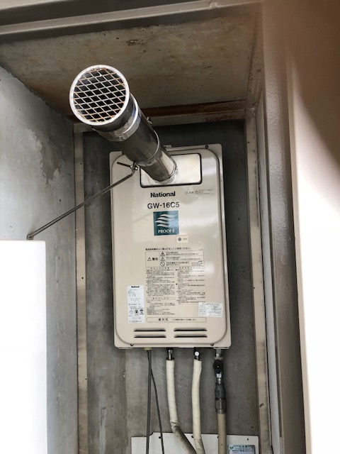 大阪府大阪市城東区 M様 ノーリツ 給湯器 GQ-1639WS-C-1 16号オートストップ給湯専用給湯器 交換工事 交換前