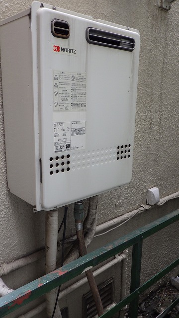 東京都足立区 F様 ノーリツ給湯器 GT-1660AWX BL 16号フルオート追焚付給湯器 交換工事 交換前