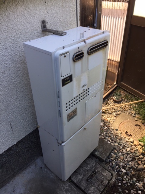 京都府宇治市 Y様 ノーリツ給湯器 GT-2460AWX BL 24号フルオート追焚付給湯器 交換工事 交換前