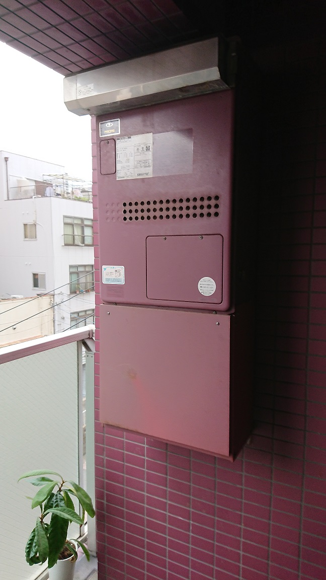 大阪府大阪市中央区 Ｉ様 ノーリツエコジョーズ GTH-C2450AW3H-1 BL 24号スタンダード（フルオート）給湯暖房給湯器 交換工事 交換前