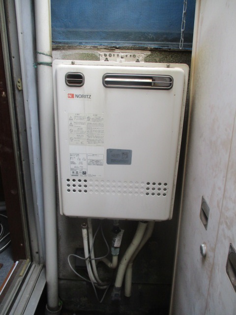 大阪府大阪市淀川区 K様 ノーリツ給湯器 GT-1660SAWX-1 BL 16号オート追焚付給湯器 交換工事 交換前