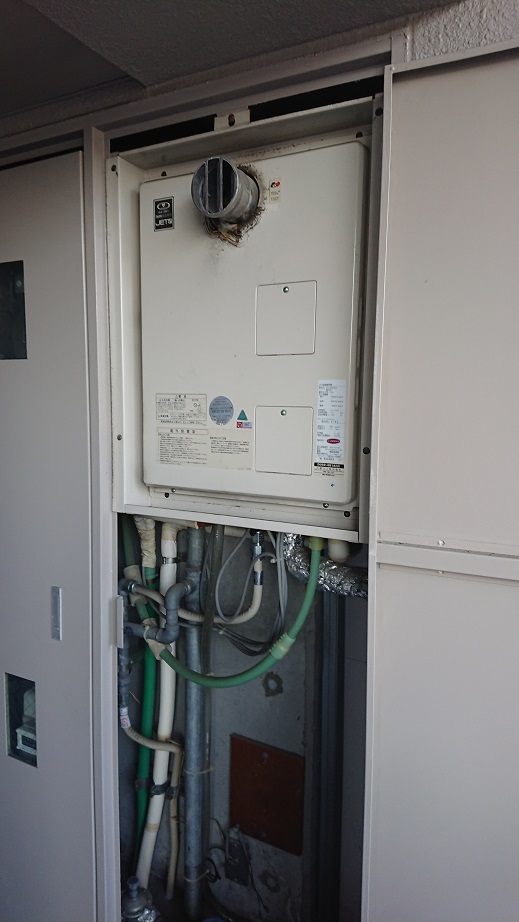 大阪府堺市北区 Ｏ様 リンナイ給湯器 RUJ-V1611T(A) 16号高温水供給式給湯器 交換工事 交換前