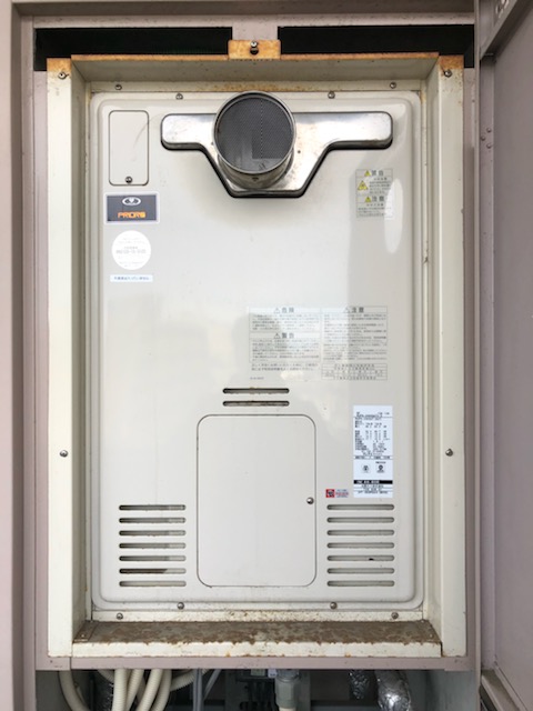 兵庫県明石市 Ｇ様 リンナイ給湯器 RUFH-A2400SAT2-3 24号オート給湯暖房給湯器 交換工事 交換前