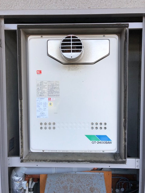 兵庫県神戸市長田区 Ｍ様 ノーリツ給湯器 GT-2460SAWX-T-1 BL 24号オート追焚付給湯器 交換工事 交換前