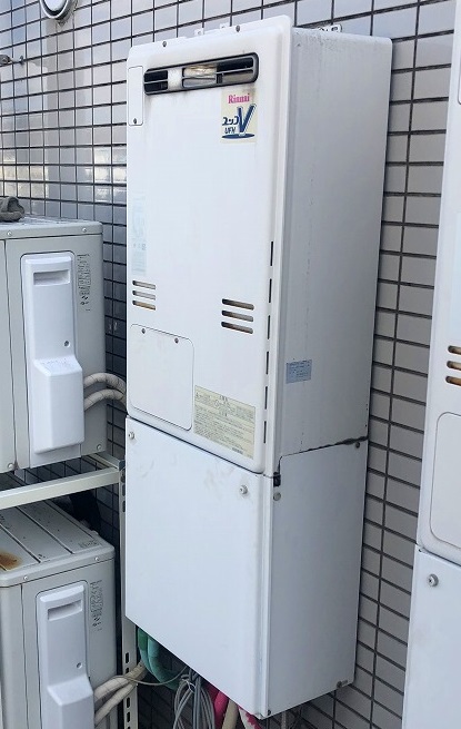 東京都中野区 K様 リンナイ給湯器 RUFH-A1610SAW2-3 16号オート給湯暖房給湯器 交換工事 交換前
