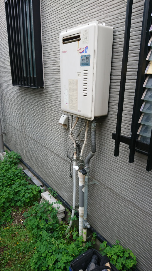 大阪府和泉市 Y様 リンナイ RUJ-V2011W(A) 20号高温水供給式給湯器 交換工事 交換前