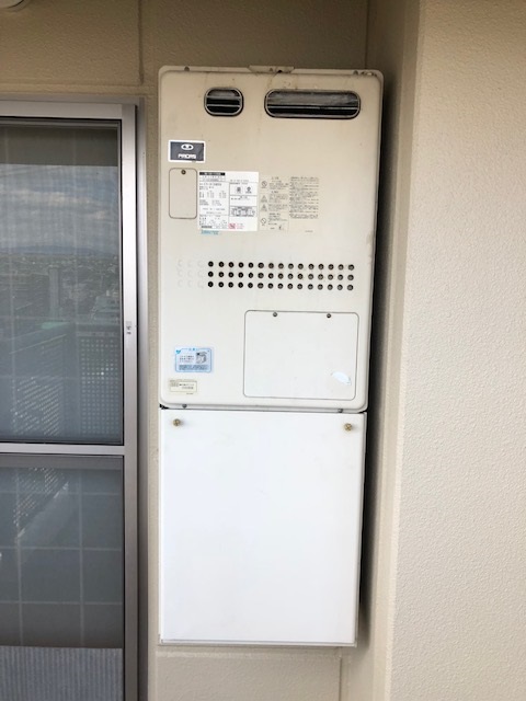 大阪府枚方市 Y様 ノーリツ給湯器 GTH-C2450AW3H-1 BL 24号スタンダード（フルオート）給湯暖房給湯器 交換工事 交換前