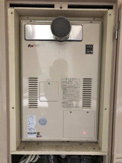 奈良県生駒市 S様 ノーリツ 給湯器 GQ-2427AWX-T-DX BL 24号高温水供給式給湯器 交換工事 交換前