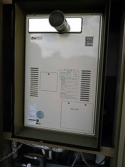 大阪府大阪市西淀川区 T様 ノーリツ給湯器 GQH-1643AWXD-T-DX BL 16号高温水供給式暖房給湯器 交換工事 交換前