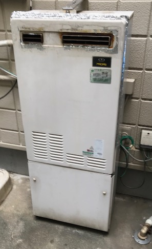 大阪府大阪市北区 K様 ノーリツ給湯器 GT-2460SAWX-1 BL 24号オート追焚付給湯器 交換工事 交換前