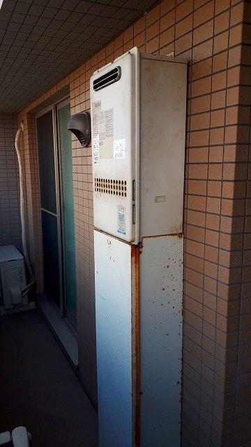 大阪府大阪市阿倍野区 H様 ノーリツ給湯器 GQ-2427AWX-DX BL 24号高温水供給式給湯器 交換工事 交換前
