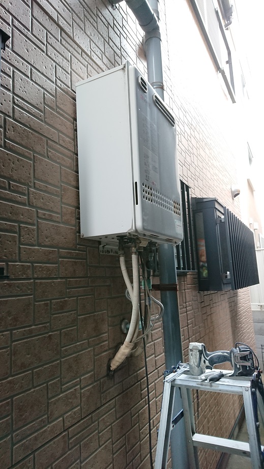 大阪府堺市堺区 Ｈ様 ノーリツ給湯器 GT-2060SAWX-1 BL 20号オート追焚付給湯器 交換工事 交換前