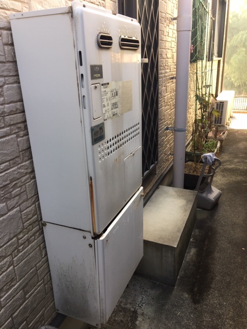 京都府長岡京市 O様 ノーリツ 給湯器 GT-2460SAWX-1 BL 24号オート追焚付給湯器 交換工事 交換前