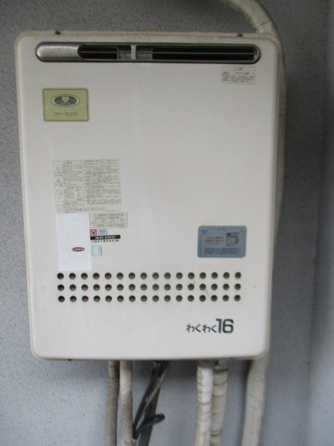 京都府宇治市 T様 ノーリツ給湯器 GT-1660SAWX-1 BL 16号オート追焚付給湯器 交換工事 交換前