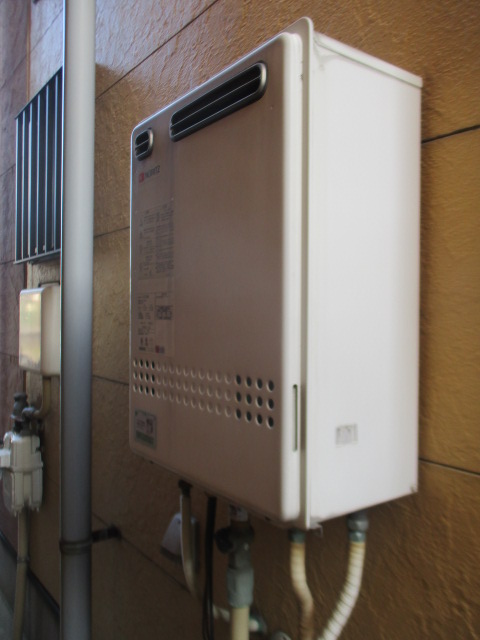 大阪府八尾市 I様 ノーリツ 給湯器 GT-2460SAWX-1 BL 24号オート追焚付給湯器 交換工事 交換前