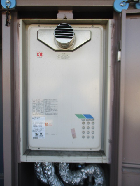 兵庫県伊丹市 H様 リンナイ給湯器 RUJ-V2011T-80(A) 20号高温水供給式給湯器 交換工事 交換前