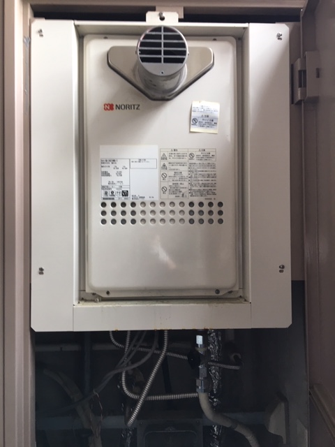 兵庫県西宮市 M様 ノーリツ給湯器 GQ-2427AWX-T-DX BL 24号高温水供給式給湯器 交換前