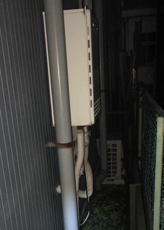 東京都足立区 I様 ノーリツ給湯器 GT-2460SAWX-1 BL 24号オート追焚付給湯器 交換工事 交換前