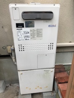 京都府京都市西京区 K様 ノーリツ給湯器 GT-C2462SAWX BL 24号シンプル（オート）追焚付給湯器 交換工事 交換前