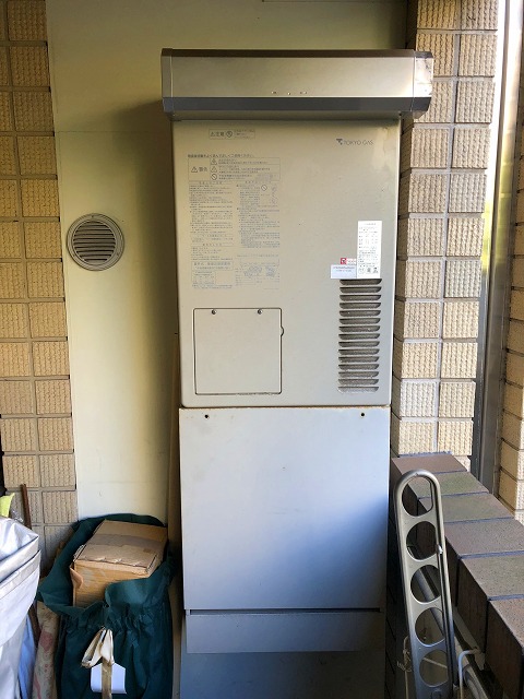 東京都新宿区 O様 リンナイエコジョーズ RUFH-E2405AW2-3(A) 24号フルオート給湯暖房給湯器 交換工事 交換前