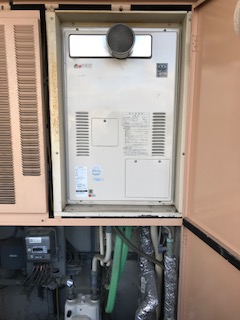 大阪府大阪市淀川区 U様 リンナイ給湯器 RUJ-V2011T(A) 20号高温水供給式給湯器 交換工事 交換前