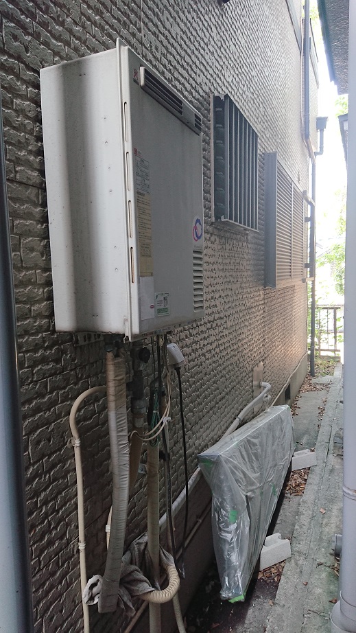 大阪府和泉市 Ｂ様 ノーリツ給湯器 GT-2060SAWX-1 BL 20号オート追焚付給湯器 交換工事 交換前