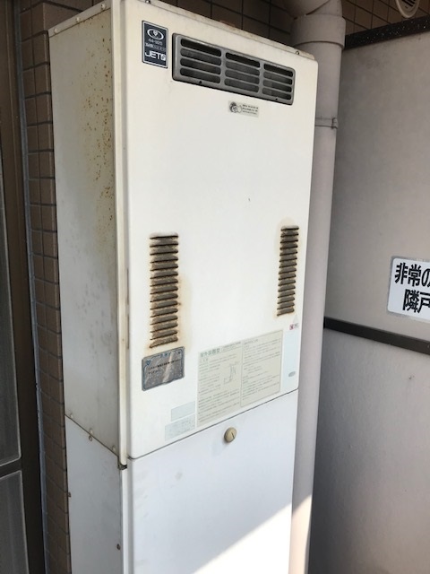 大阪府大阪市阿倍野区 T様 リンナイ給湯器 RUJ-V2401W(A) 24号高温水供給式給湯器 交換工事 交換前