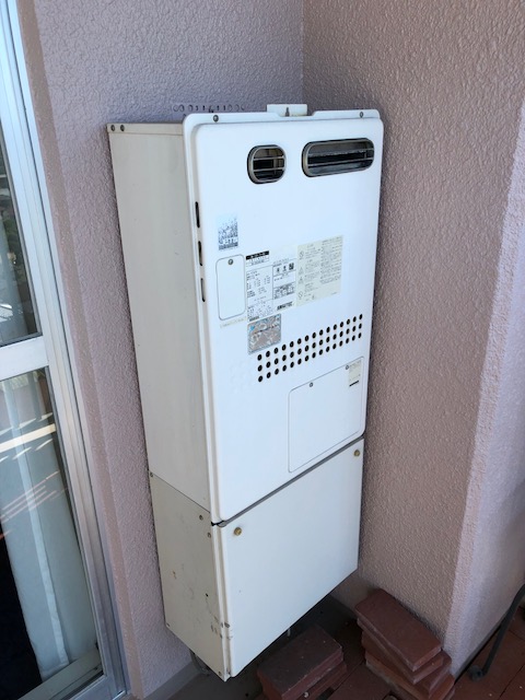 兵庫県神戸市西区 S様 リンナイ給湯器 RUJ-A1610W 16号高温水供給式給湯器 交換工事 交換前