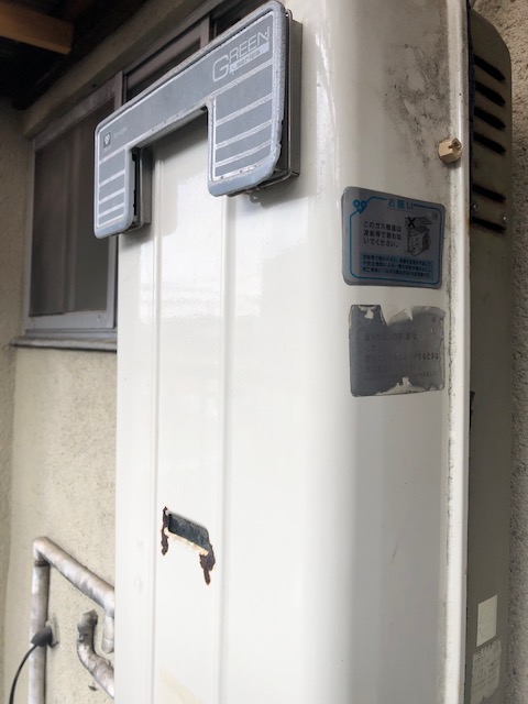 京都府京都市北区 K様 リンナイ給湯器 RUX-A1616W-E 16号オートストップ給湯専用給湯器 交換工事 交換前