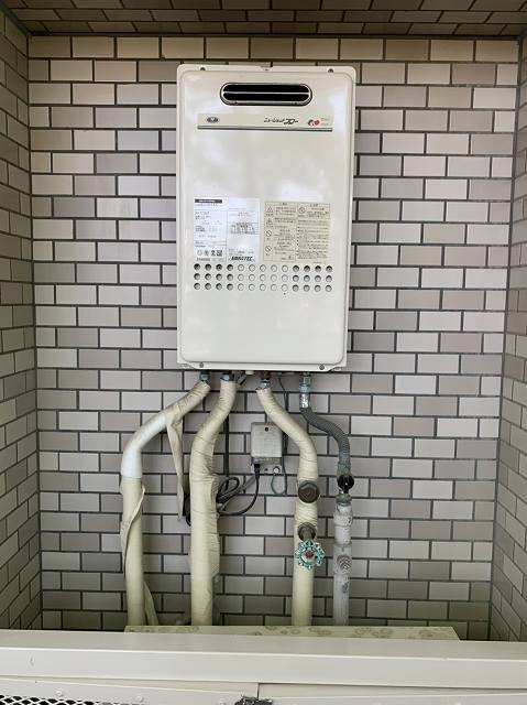 兵庫県芦屋市 Ｏ様 ノーリツ給湯器 GQ-1627AWX-DX BL 16号高温水供給式給湯器 交換工事 交換前