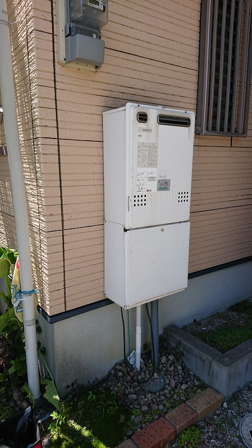 大阪府堺市西区 Ｅ様 ノーリツ給湯器 GT-2460SAWX-1 BL 24号オート追焚付給湯器 交換工事 交換前