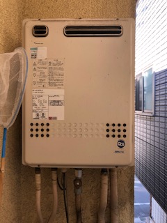 東京都台東区 S様 ノーリツ給湯器 GT-2460SAWX-1 BL 24号オート追焚付給湯器 交換工事 交換前