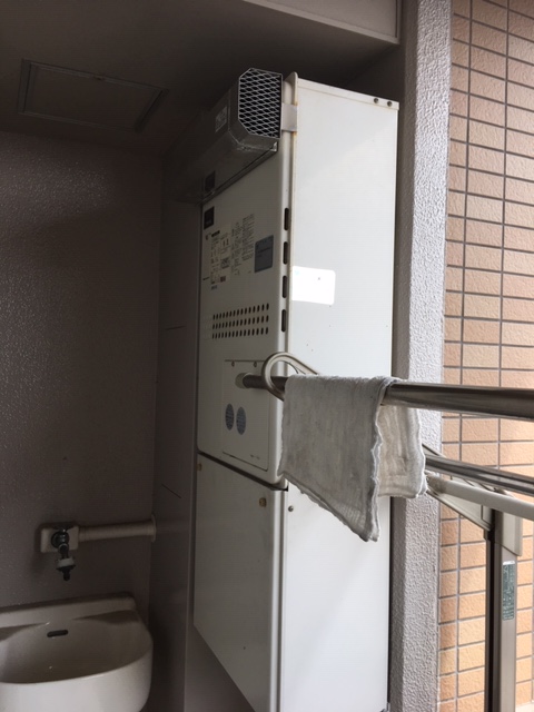 大阪府和泉市 Ｙ様 ノーリツエコジョーズ GTH-C2451AWD-1 BL 24号スタンダード（フルオート）給湯暖房給湯器 交換工事 交換前