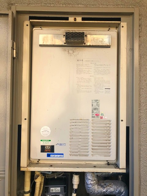 兵庫県神戸市西区 Ｔ様 リンナイ給湯器 RUJ-A1610T-L 16号高温水供給式給湯器 交換工事 交換前