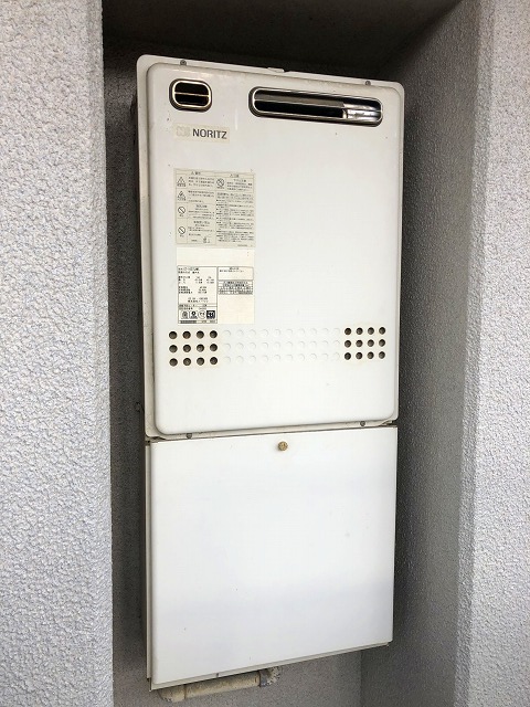 神奈川県座間市 Ａ様 ノーリツ給湯器 GT-1660SAWX-1 BL 16号オート追焚付給湯器 交換工事 交換前