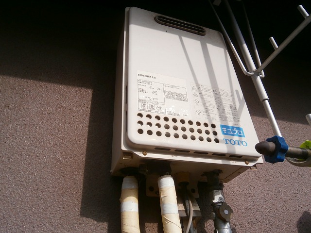 東京都調布市 Ｓ様 ノーリツ給湯器 GQ-1639WS-1 BL 16号オートストップ給湯専用給湯器 交換工事 交換前