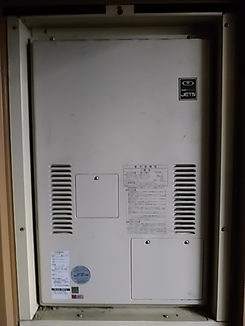 兵庫県尼崎市 Ｙ様 ノーリツ給湯器 GQH-2443AWX3H-TB-DX BL 24号高温水供給式暖房給湯器 交換工事 交換前